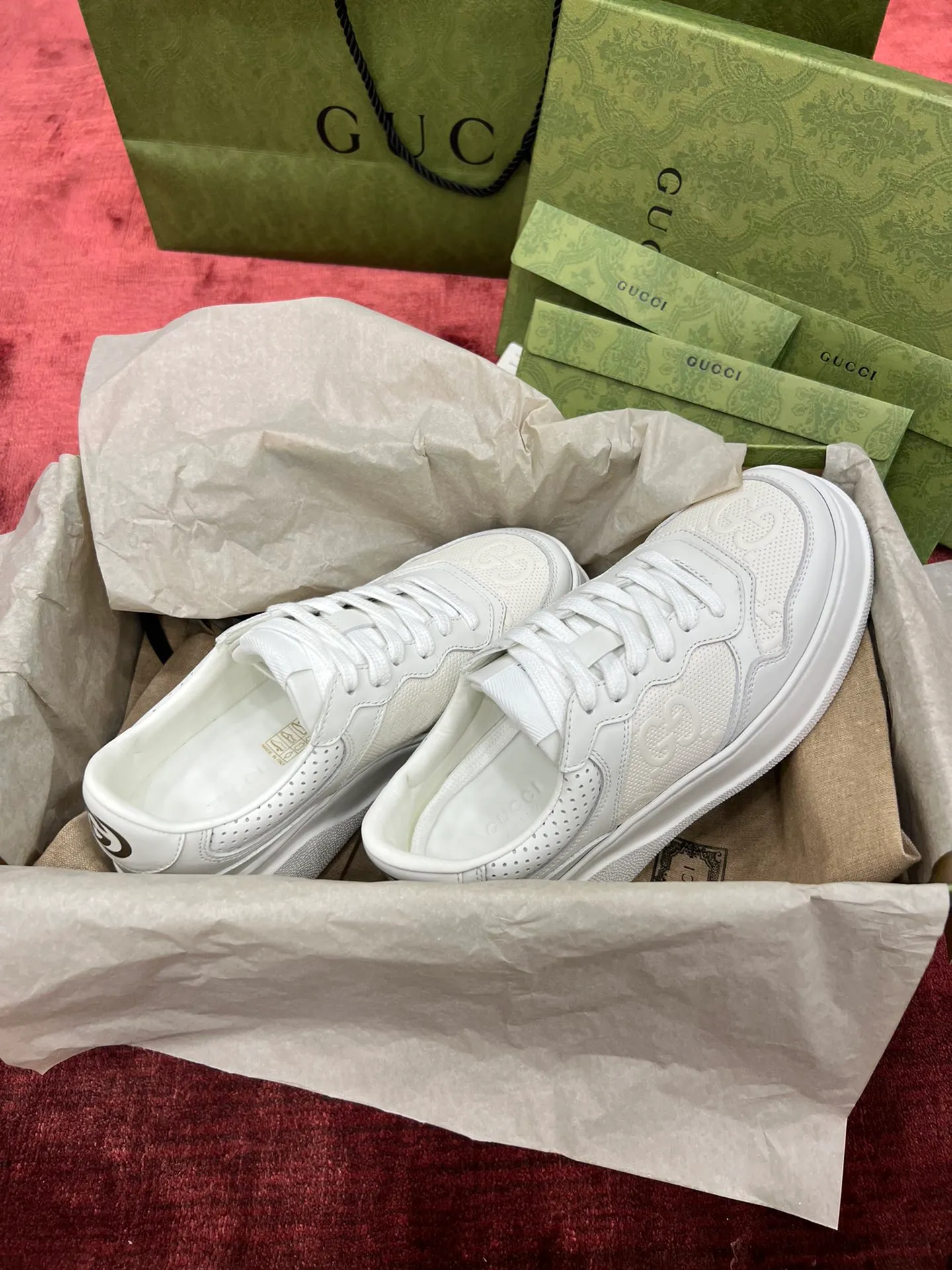👟👟Ex-factory price 480👟👟 Gucc*i~~New upgraded version, original original color @GG couple's thick-soled shoes...biscuit shoes...white shoes...sneakers...flat shoes...catwalk style: celebrities, Internet celebrities, Xiaohongshu, etc. will definitely plant grass and call❤ Original customized cowhide fabric (classic old floral fabric, perforation, embossing process), the original bottom has a big logo, and there is a GG on the heel Logo, 5cm thick sole, classic Gucci webbing... Women's size 35-40, men's size 39-44